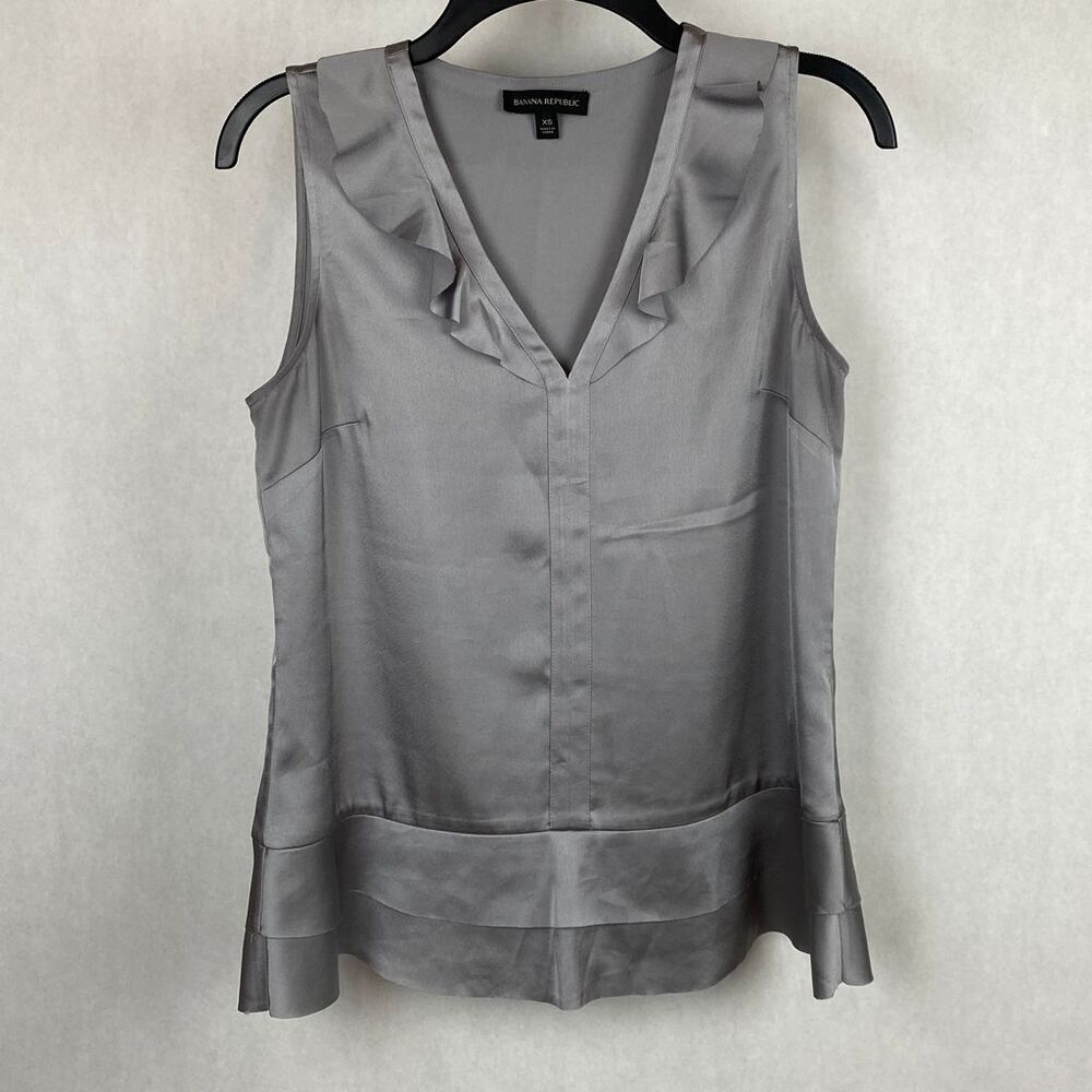 Banana Republic Sleeveless Blouse Top Shirt Sz XS Ruffle V-Neck Silver Gray